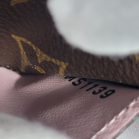 LOUIS VUITTON Monogram Sarah Long Bifold Wallet - Picture 5 of 12